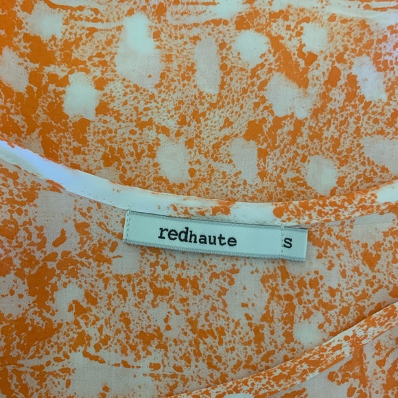 Red haute | Red Haute NWOT Dyed cold-shoulder, Hi-Low Soft Top Size Small. - Picture 5 of 6